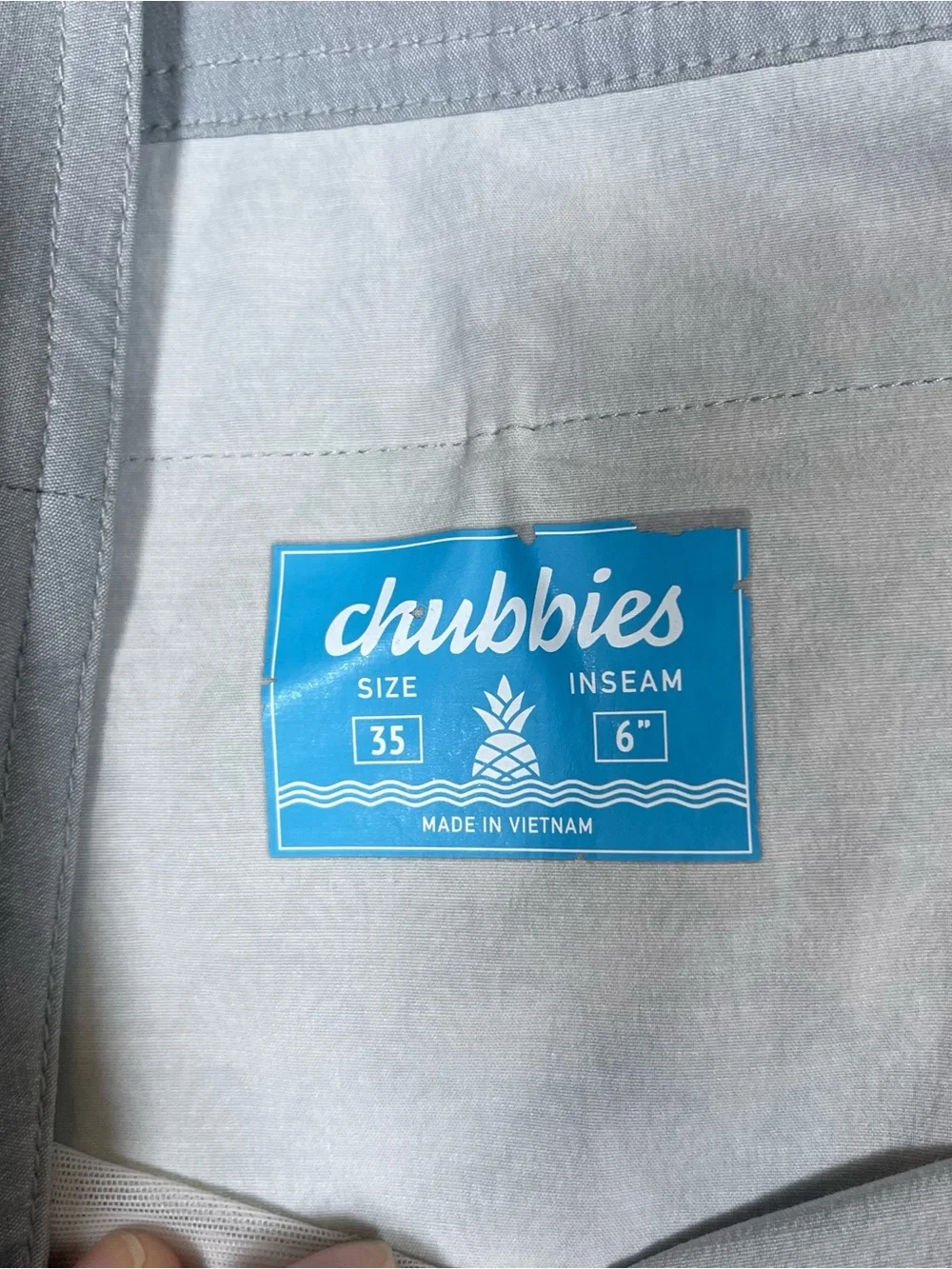 Chubbies The Salt Baths Mens 35 6in Inseam Gray Seashell Pocket Boardshorts